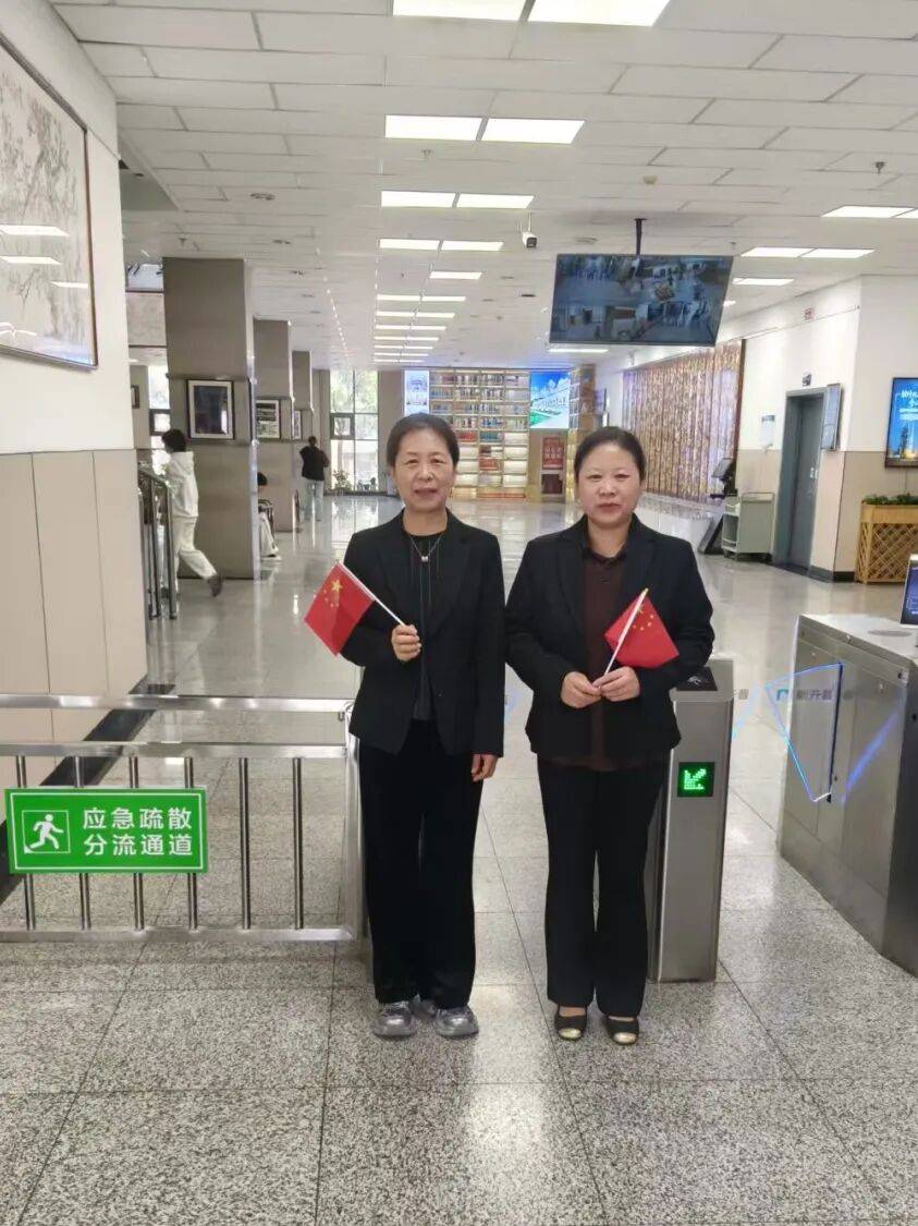 双节同庆，书香不息——图书馆双节假期学习氛围浓厚