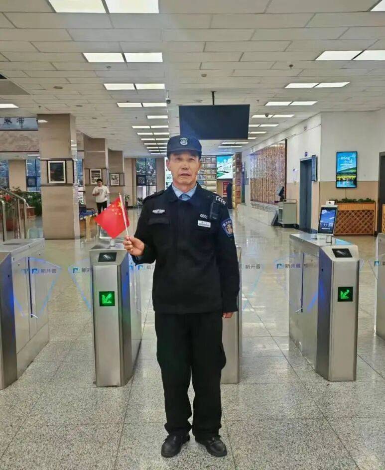 双节同庆，书香不息——图书馆双节假期学习氛围浓厚