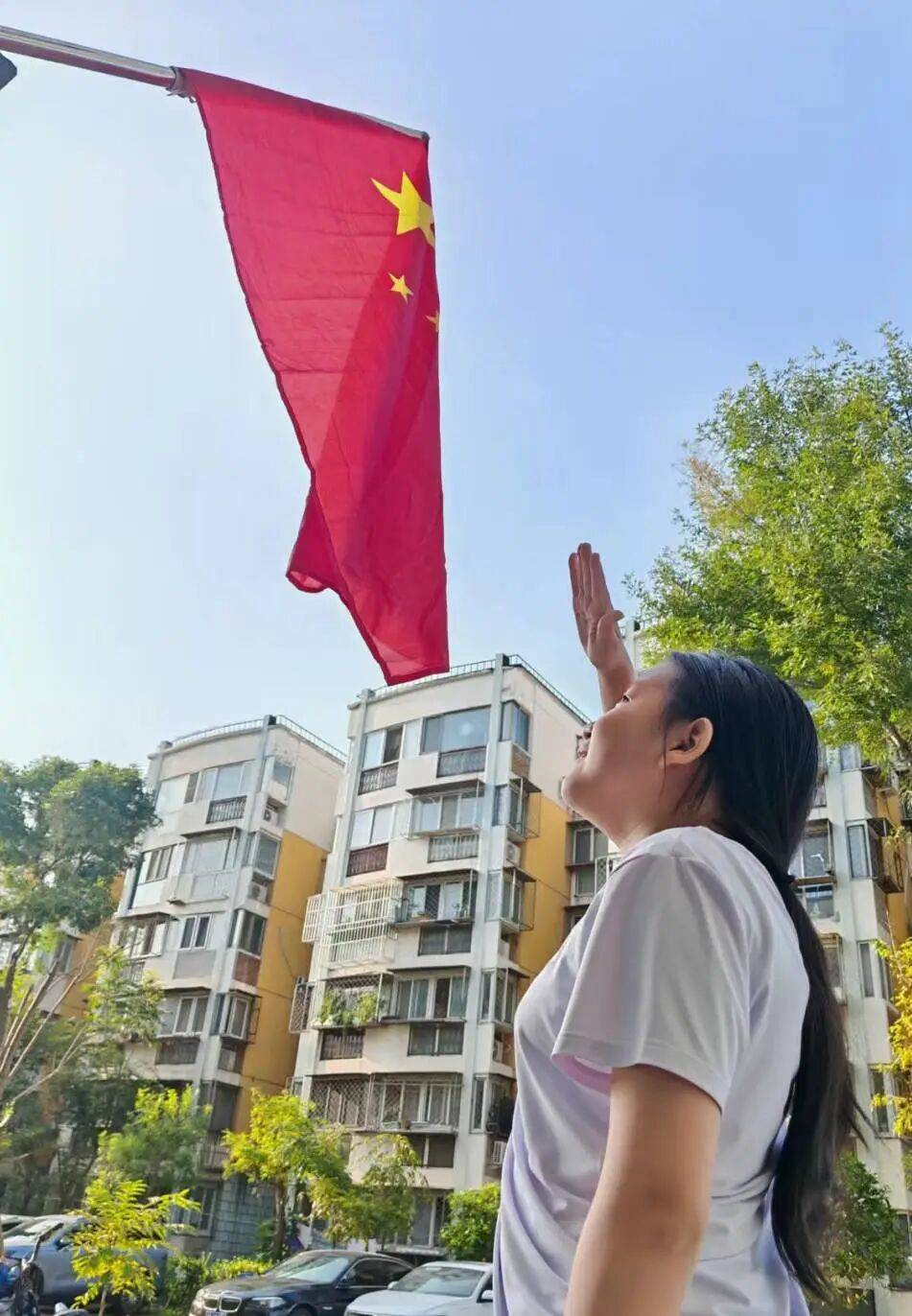 看看有没有你!"向国旗敬礼"精彩照片展播