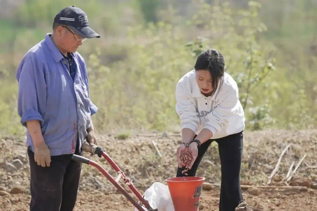 巾帼议政绽芳华 履职担当谱新篇——新时代中国妇女事业发展成就系列综述之三