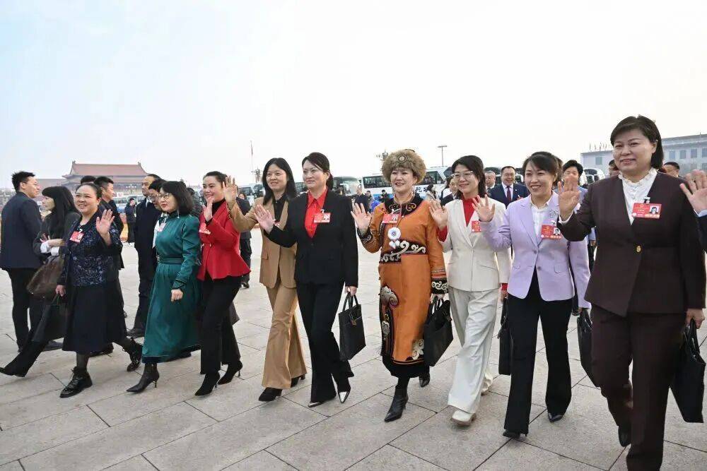 巾帼议政绽芳华 履职担当谱新篇——新时代中国妇女事业发展成就系列综述之三