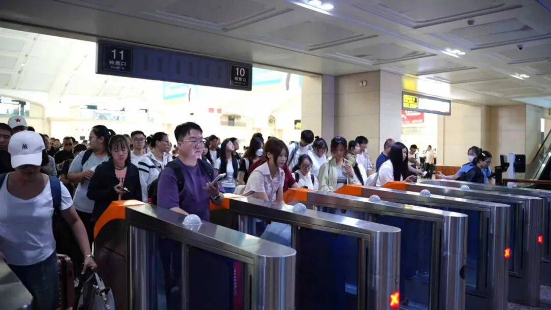 哈铁“双节”运输圆满收官，日均发送旅客数量同比增长5.3%