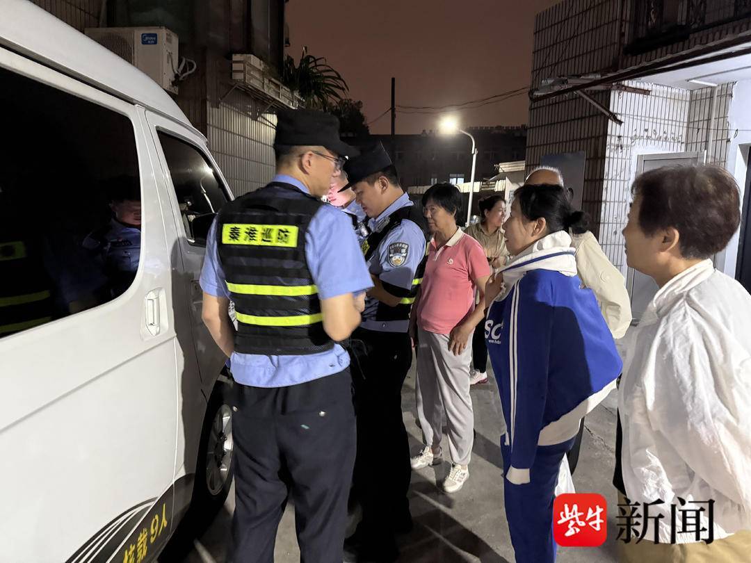 野生鼬獾闯进南京一小区：有点可爱，会放臭气