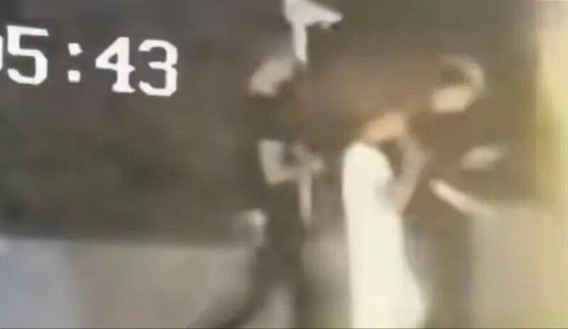 3男子偷迈巴赫连夜开往广东清远，监控拍下“兴奋得手舞足蹈”！商场物业：车已找回