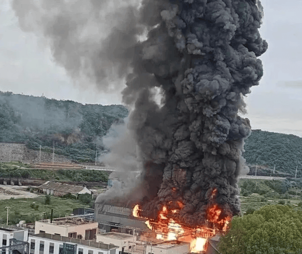 突发！河南一化工厂发生爆炸起火！