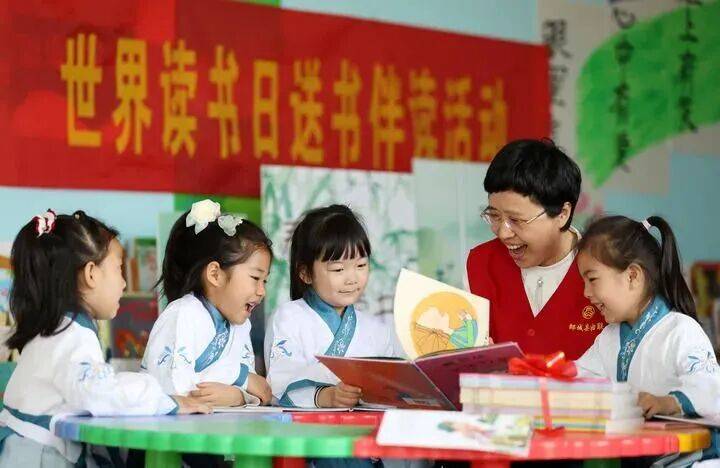 “每一位妇女都是时代的书写人、追梦的奋斗者”