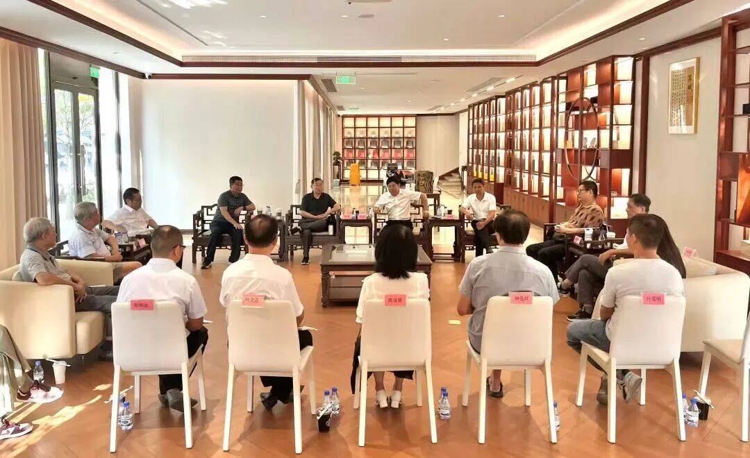 江西高速收费站首座“移动储充体验站”投入运营