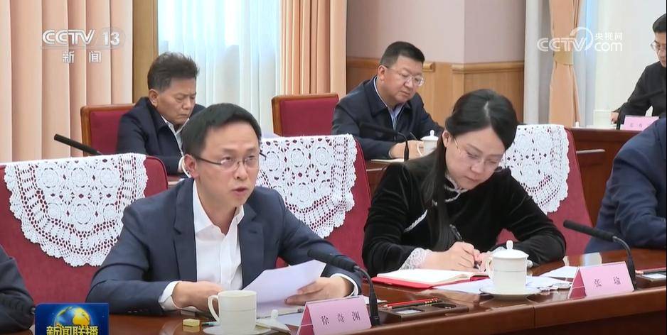 李强主持召开经济形势专家和企业家座谈会，参会发言的8人都有谁？