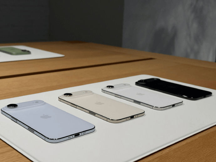 7999元起！库克现身直播间带货，iPhone 17 Air下周上市