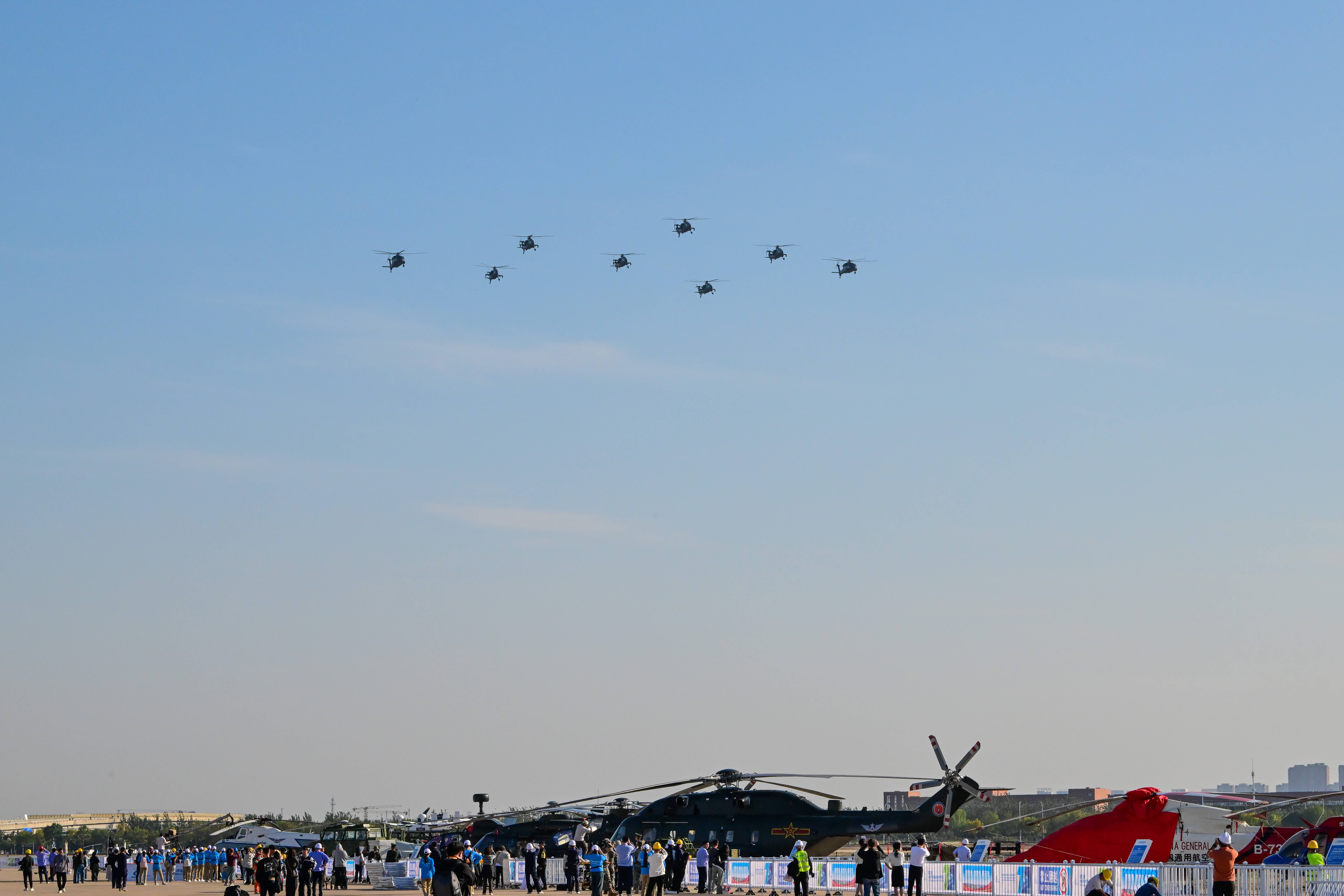 新华视点|从“展台”到“蓝天”，低空经济如何“飞”得更好？