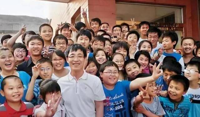 花7000万嫁女,背320亿负债,55岁去世,山西首富邢利斌图啥?