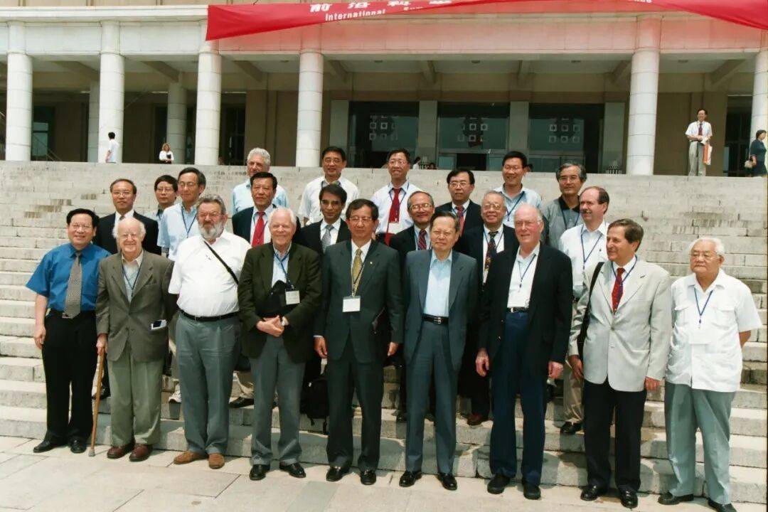 杨振宁先生生平