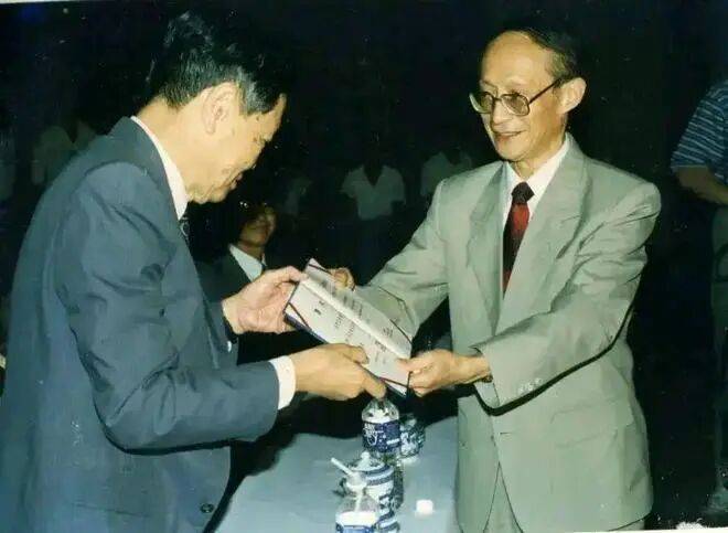 大师逝世，湖北各界沉痛哀悼