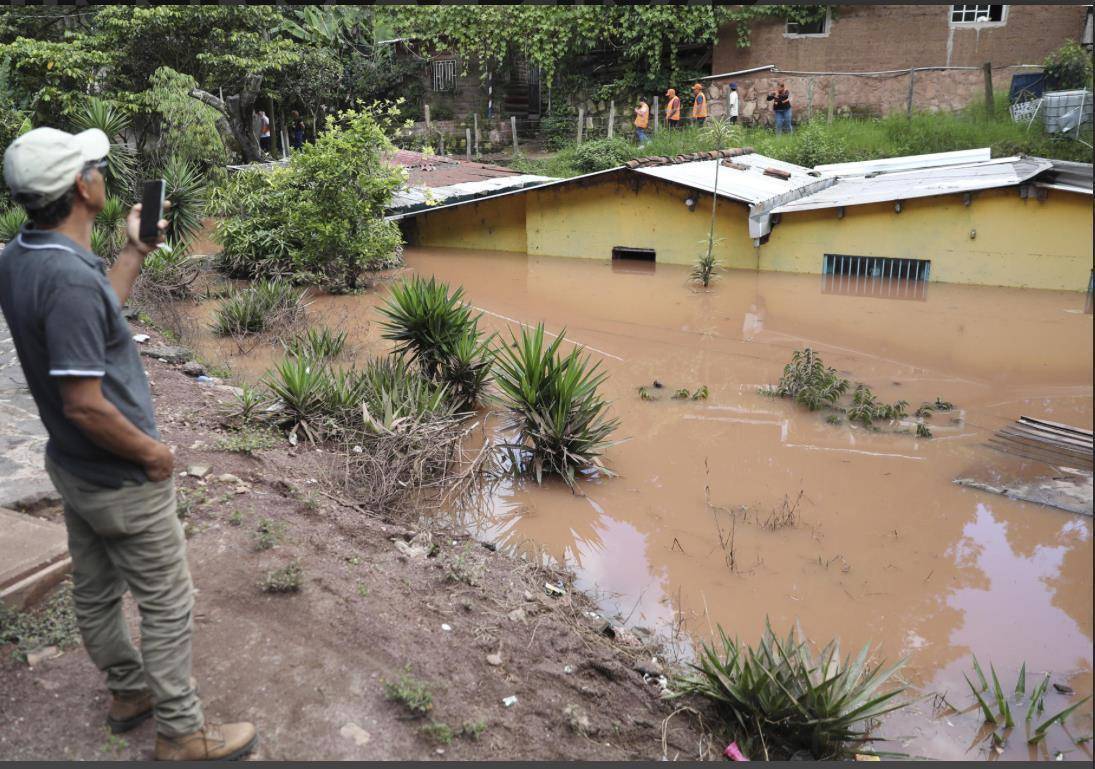 强降雨已造成洪都拉斯16人死亡 超34000人受灾