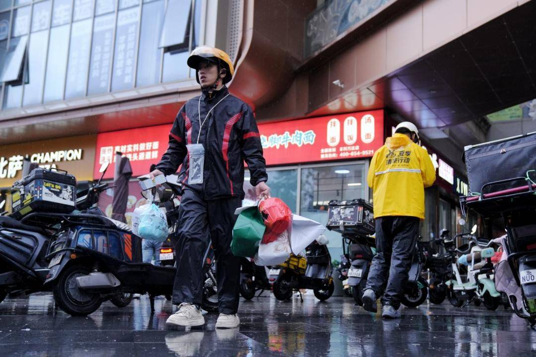 即时零售领域悄然演变 平台开启价值竞赛