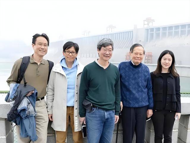 原创             翁帆相伴21年，杨振宁去世后，继子杨光诺一句感谢话让她口碑暴涨