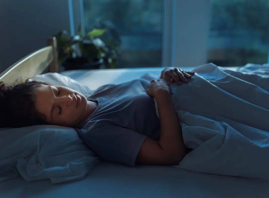 睡觉时身体突然“抖一下”，是怎么回事？真是大脑怕你死了？