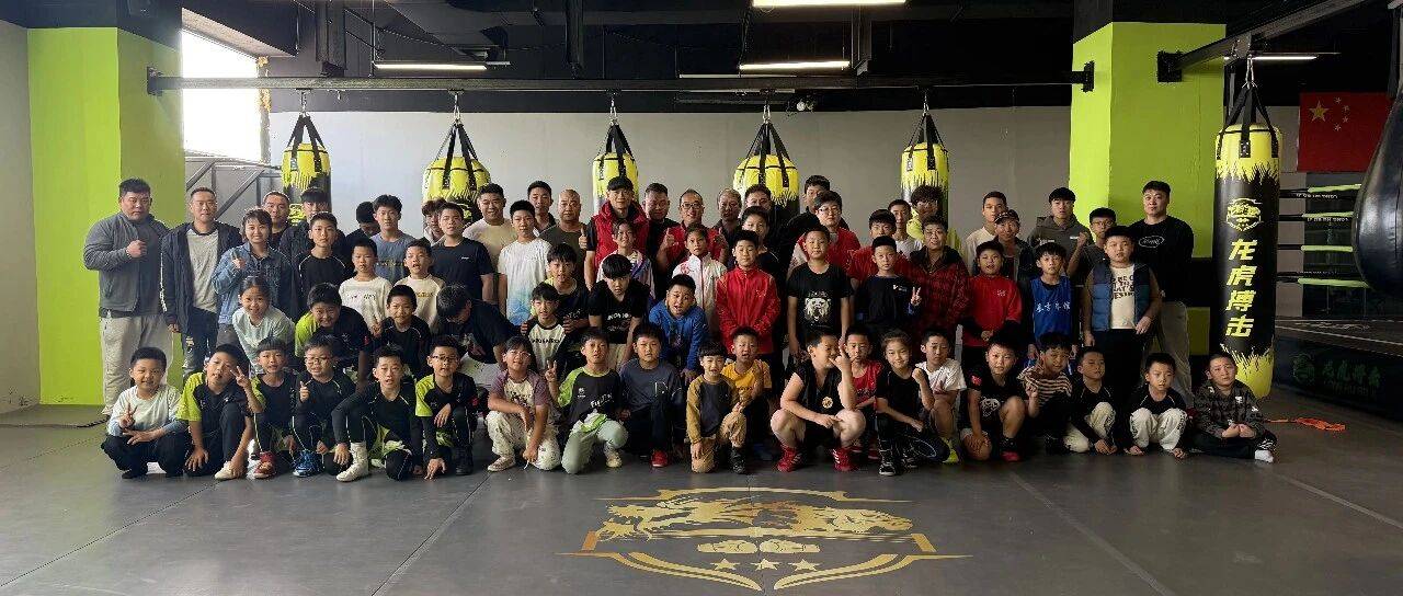 拳台之上，以武会友！拳台之下，共促成长！_拳击_运动_交流