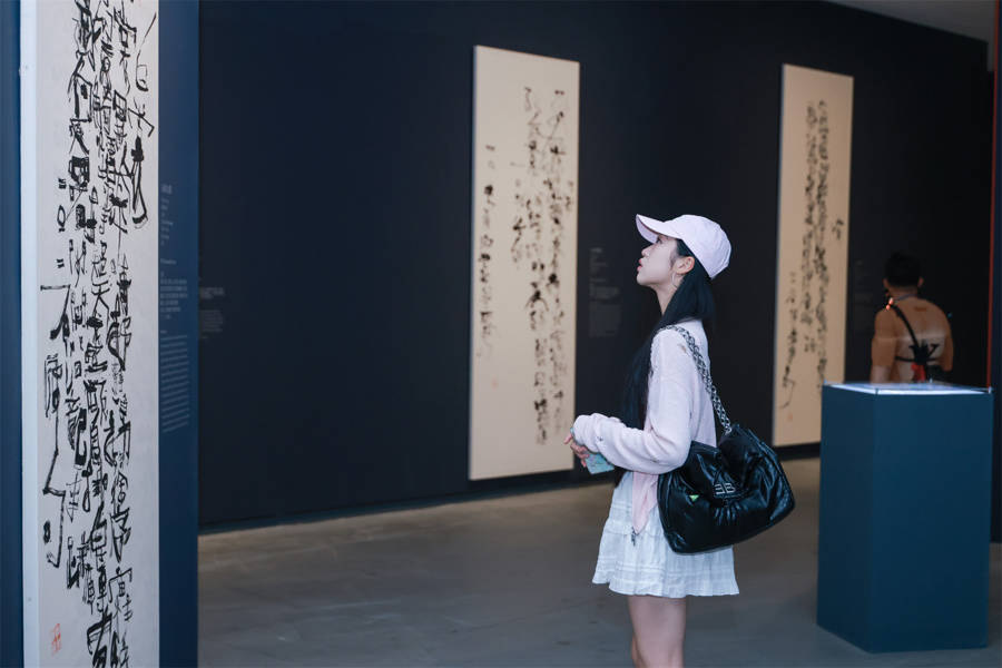 上海大展溢出效应继续，沪宁联动“石虎画展”探源造笔造字_石虎晚_艺术_展览