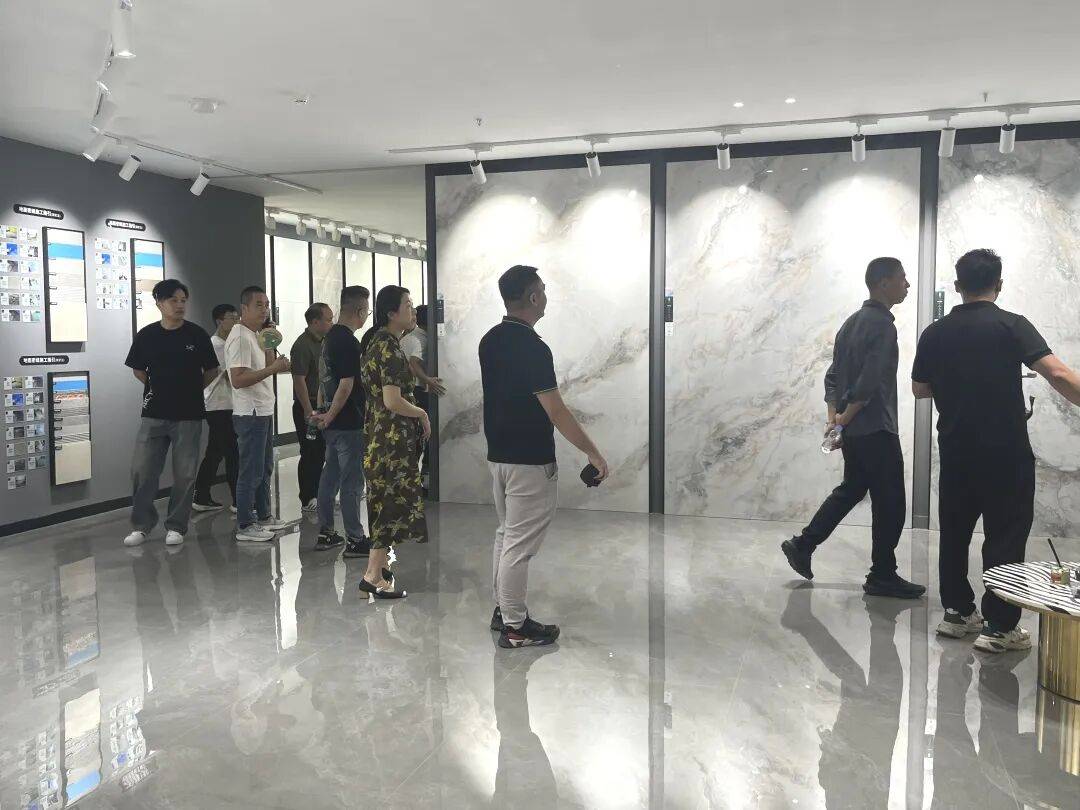 金舵瓷砖品牌开放日圆满落幕,以匠心对话设计,以新品预见未来