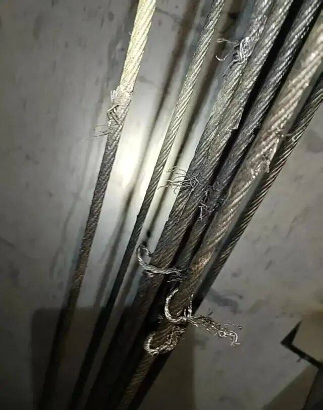 小区23部电梯的钢绳遭人为切割！警方通报：毛某某(男，37岁)、高某某(女，37岁)已被刑拘