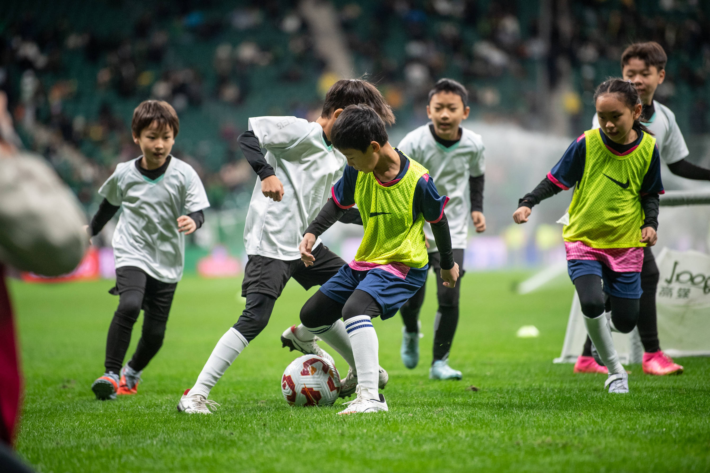 “班超进中超”在工人体育场开赛，北京加码推进小学生校园足球