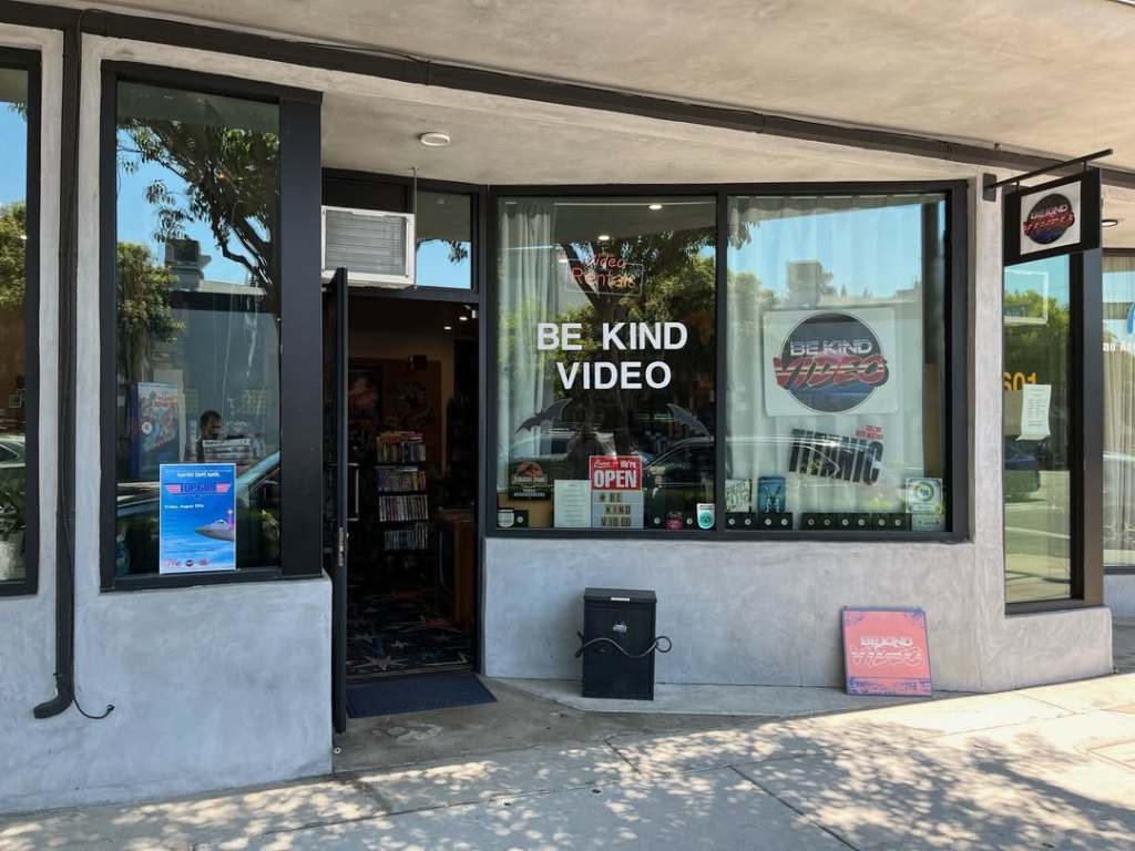 今天是世界视听遗产日来关注一家雷诺阿后人开的音像租赁店金年会- 金年会体育- 官网APP