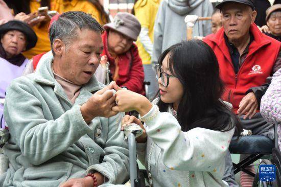 多彩活动迎重阳