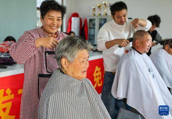 多彩活动迎重阳