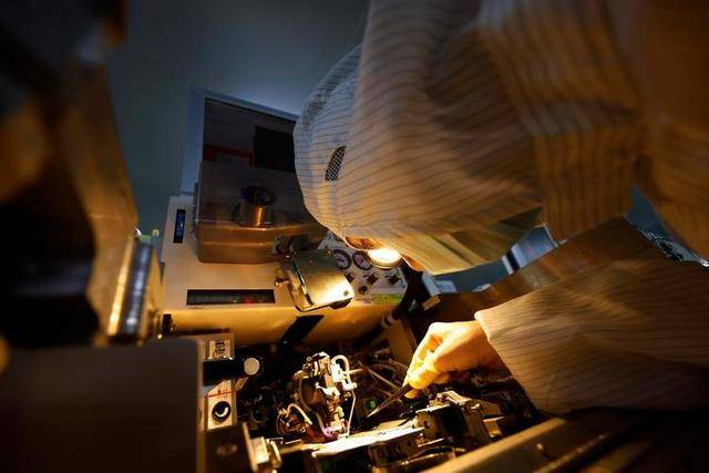 原创             北大天才朱佳迪，帮助美国攻克1nm芯片难题后，中国出现奇怪现象