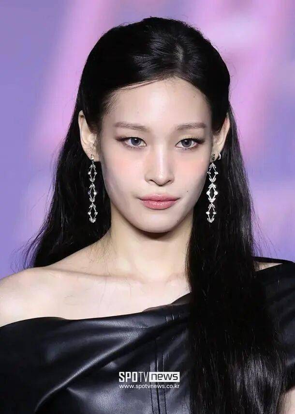 又一财阀三代出道了!韩国炒年糕连锁巨头继承人将作为男团成员出道,拥有800家门店 插图1 又一财阀三代出道了!韩国炒年糕连锁巨头继承人将作为男团成员出道,拥有800家门店 插图1