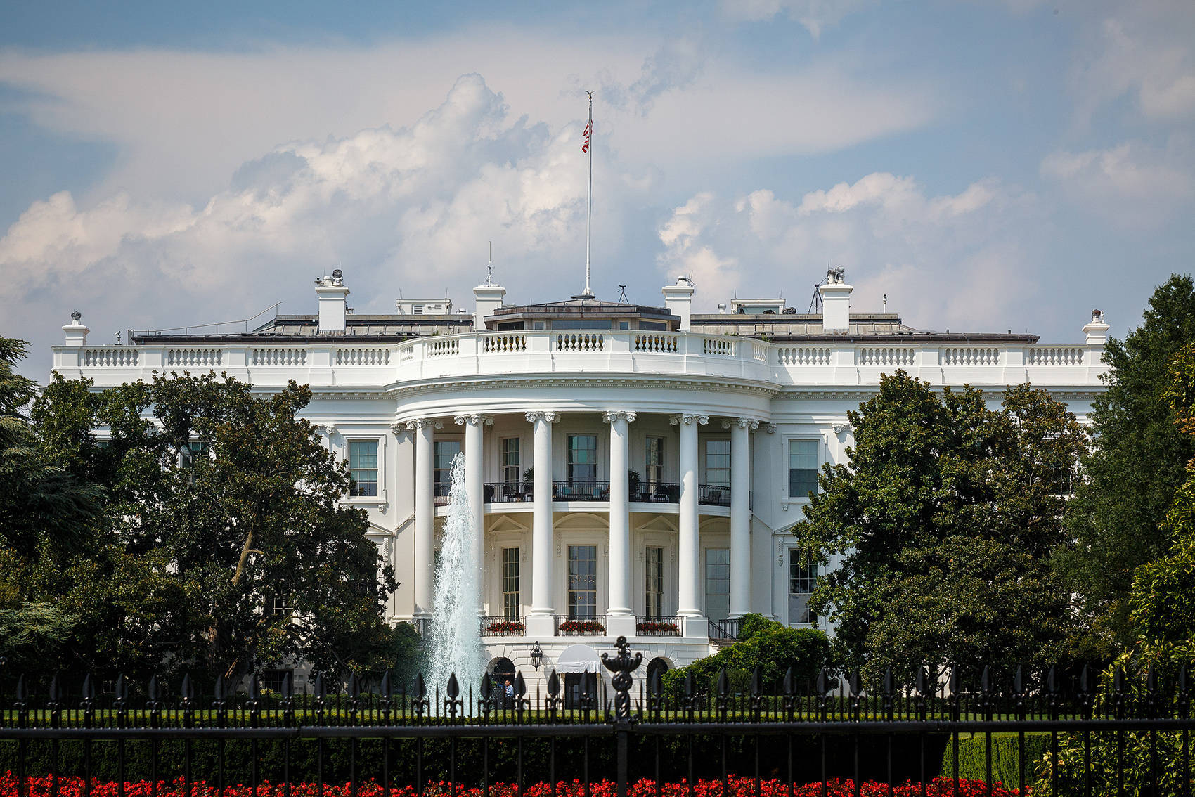 最新！51票赞同、47票反对！美参议院通过终止特朗普全面关税政策决议