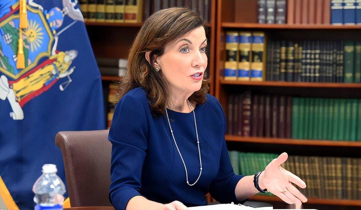 美国纽约州长通告全球:纽约州进入紧急状态,罕见措辞引爆国际舆论