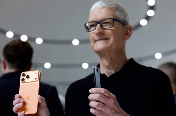 被问到iPhone Air销量,库克沉默了