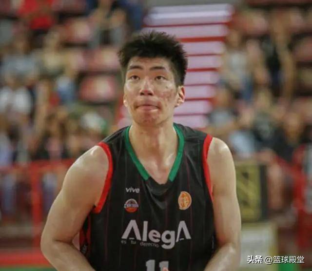 原创             余嘉豪第六轮2板1助!无球权,篮板糟,护框出色,后续回国打全运