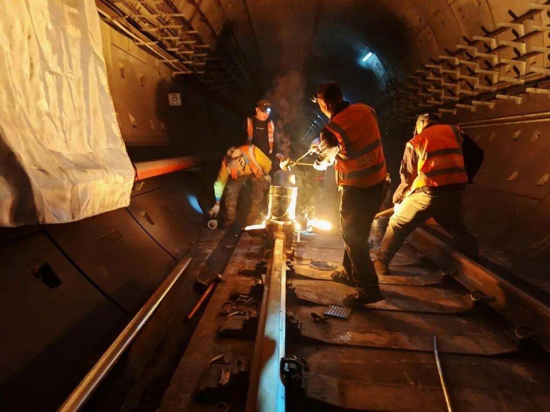 创新纪录！哈尔滨地铁完成新疆大街至渤海路上行576米钢轨更换