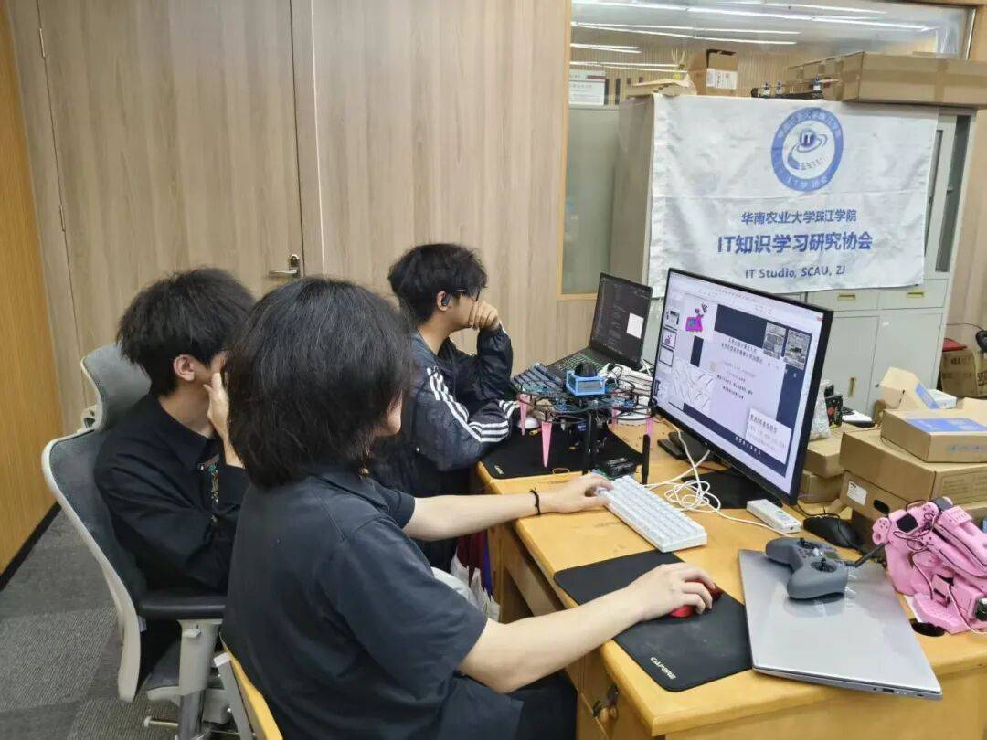 喜报| 华珠人工智能学院学子斩获2025年睿抗机器人开发者大赛全国二等