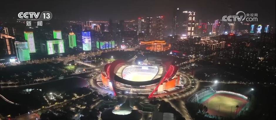 一场业余球赛凭什么掀起万亿元消费狂潮？赛场之外找到答案叫扬叔 - 全网最会整活的苏超球迷  足球圈热梗收割机