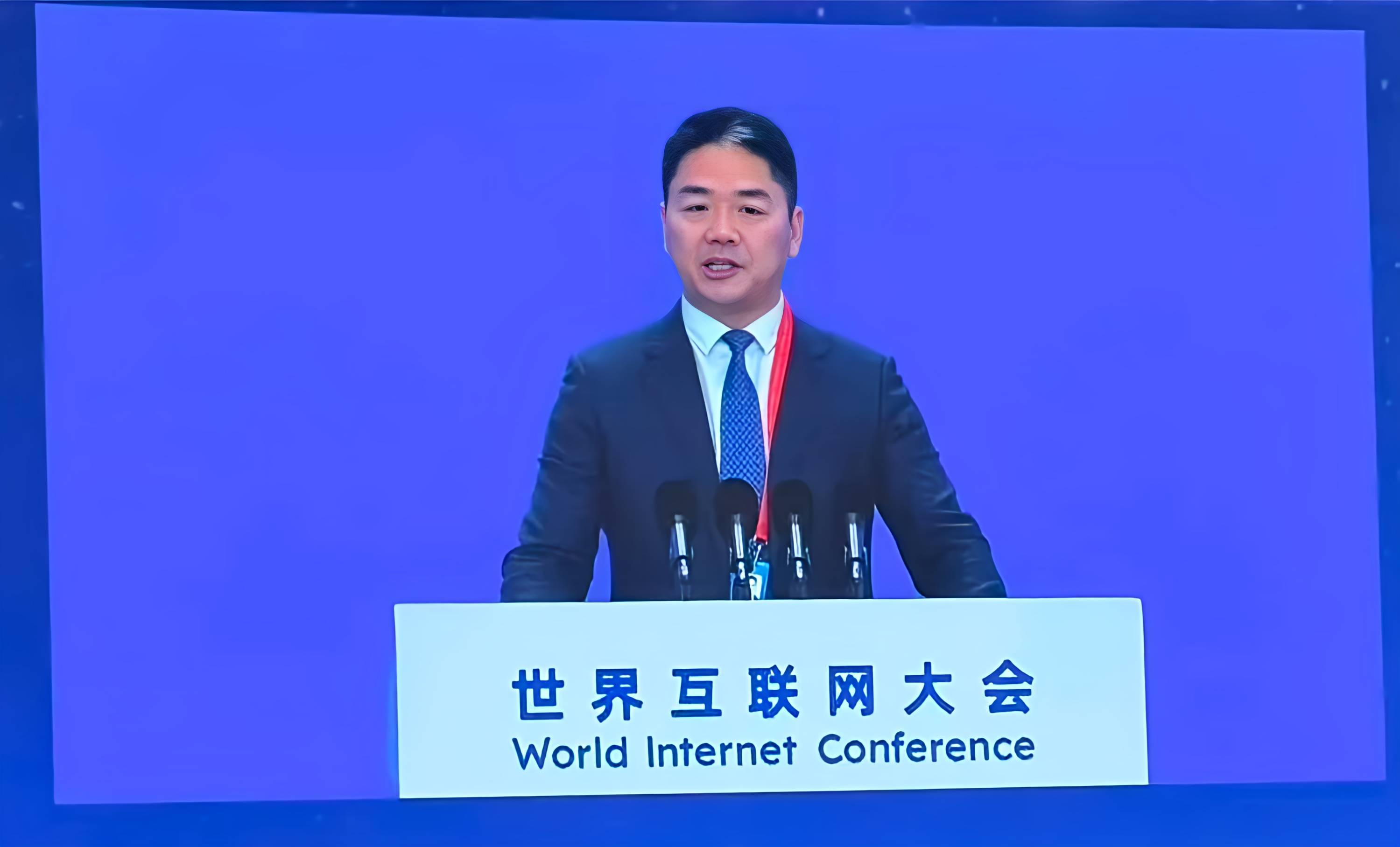 京东全无人配送站明年开建!刘强东预言未来工作制:一周工作1天