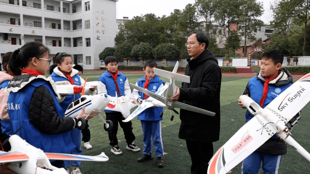 江西省精品文明实践项目网络展丨山里娃“飞”出个2025江西省城市足球联赛-赛程/比分/球队阵容全掌握-本地足球热血来袭！全国冠军！