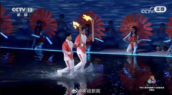 主火炬点燃！火炬手是他们！