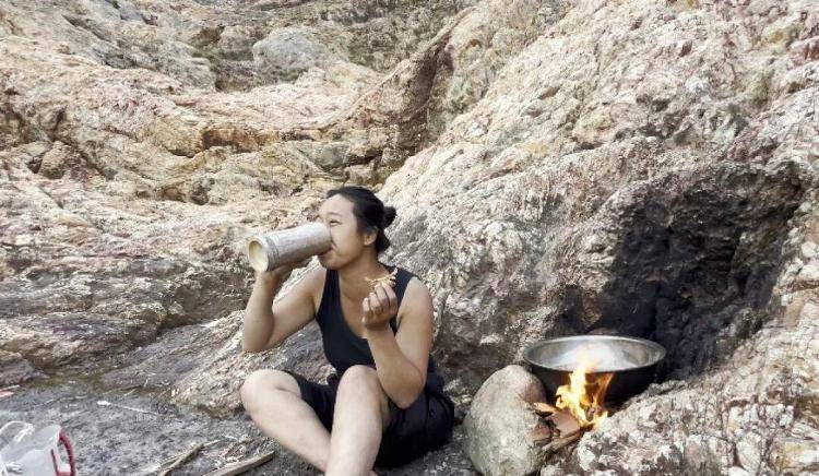 35天减28斤！25岁女孩获海岛求生赛季军：为生存吃老鼠、蜈蚣