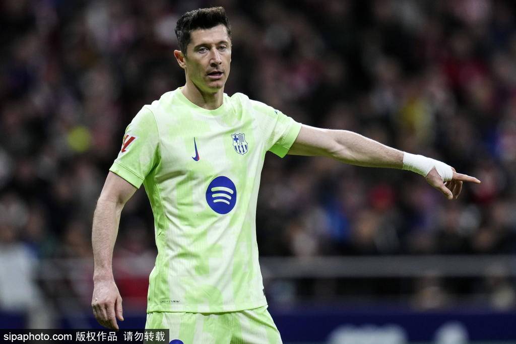 莱万多夫斯基接触AC米兰：老将的魅力与球队的未来