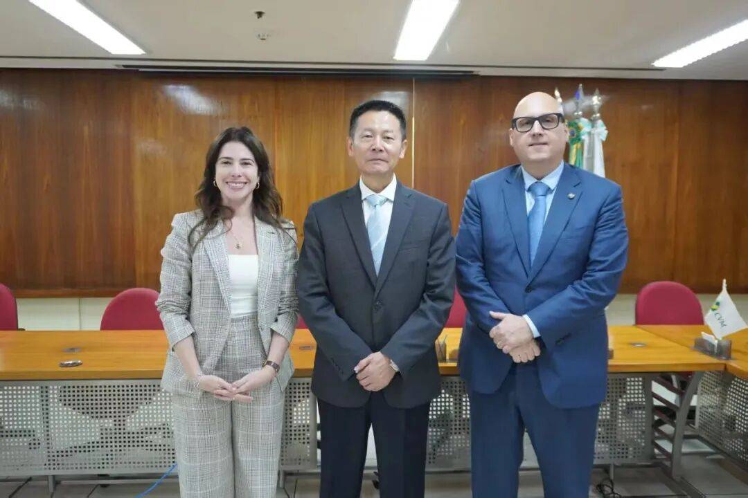 吴清访问法国、巴西金融监管部门并与国际机构投资者代表座谈