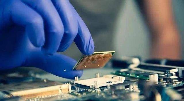 原创             为何俄罗斯不担心芯片、光刻机断供？除了中国，其他国家都不担心