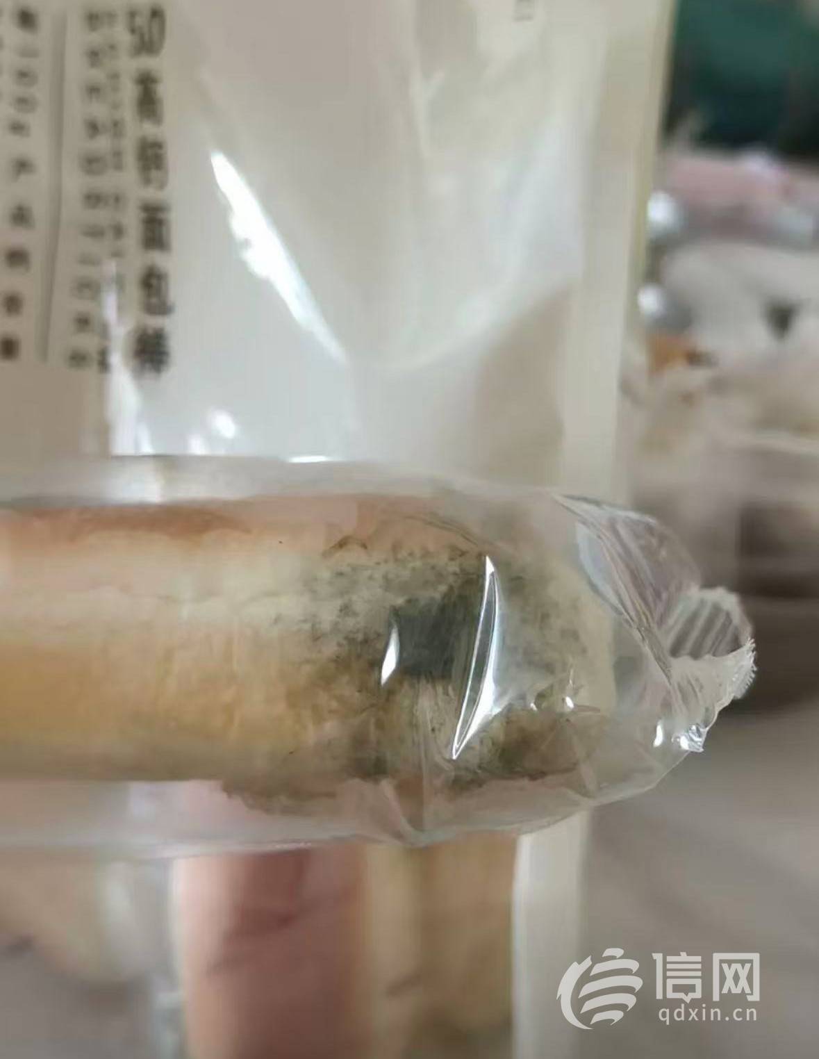 盒马高钙面包棒“高概率”发霉引关注:网友纷纷晒出黑斑照 (图5)