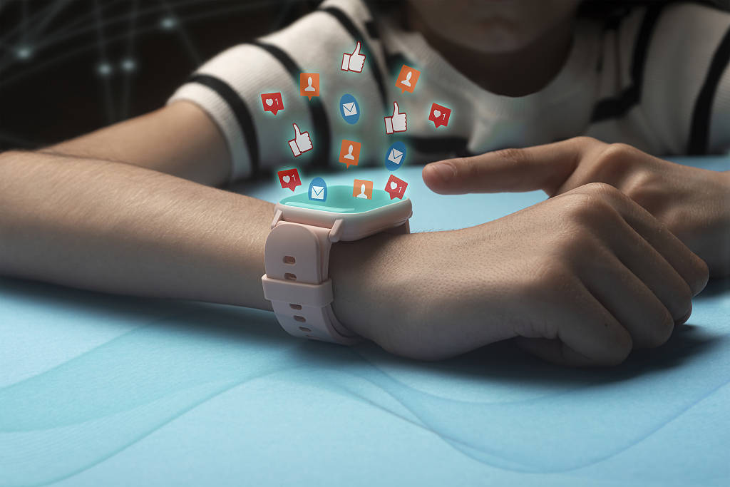 数百元买号,还有刷赞“外挂”?小天才手表里,长出隐秘生意(图1)