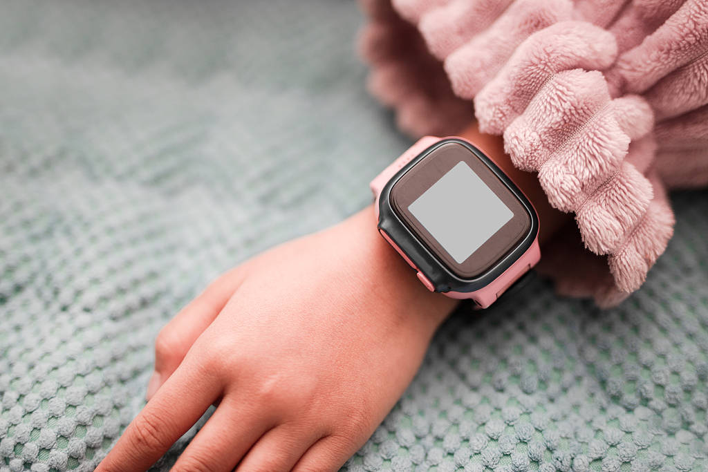 数百元买号,还有刷赞“外挂”?小天才手表里,长出隐秘生意(图4)