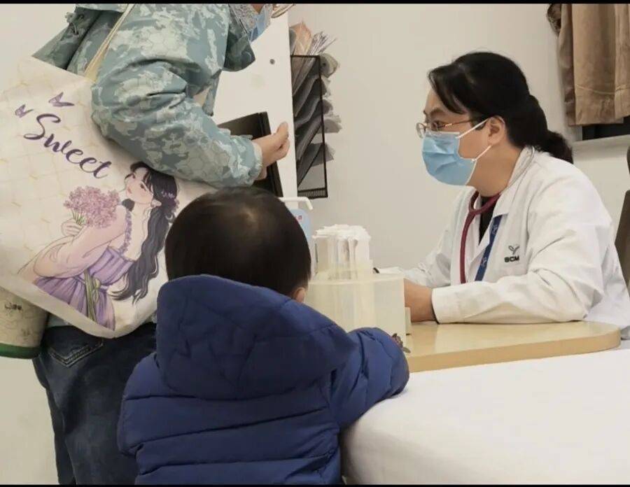 上海病例：爆发式增长！门诊排起长队，跨城求医成常态……紧急提醒→