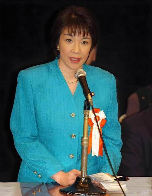 深挖 | 骑摩托、玩摇滚、猜拳赢了让老公跟自己姓……高市早苗,要多野有多野!